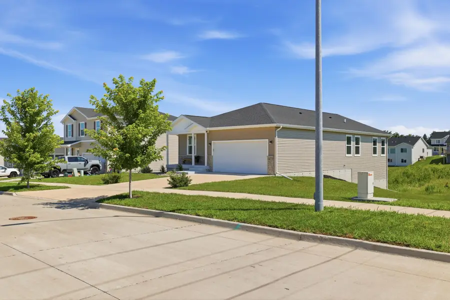 5613 Brook View Avenue, Des Moines, IA 50317 - #2