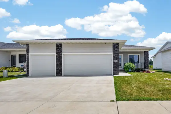 6705 NE 12th Court, Des Moines, IA 50313
