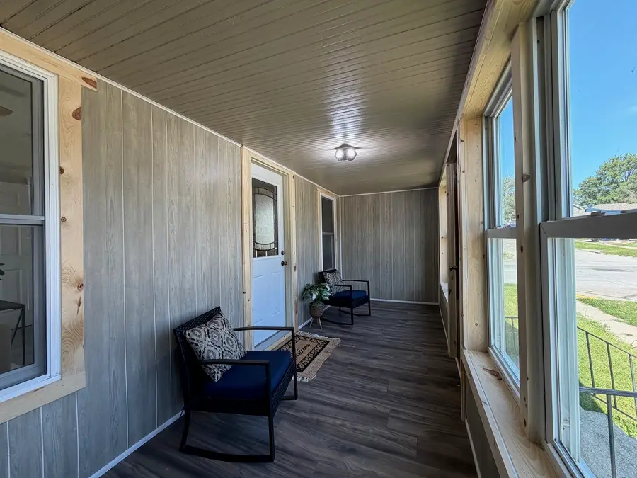 212 W Nevada Street, Marshalltown, IA 50158 - #3