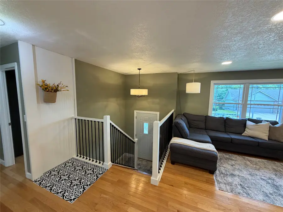 1209 N Prairie Street, Pella, IA 50219 - #3