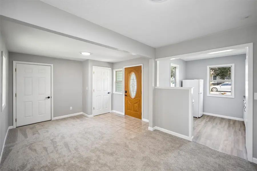 707 S 12th Avenue W, Newton, IA 50208 - #3