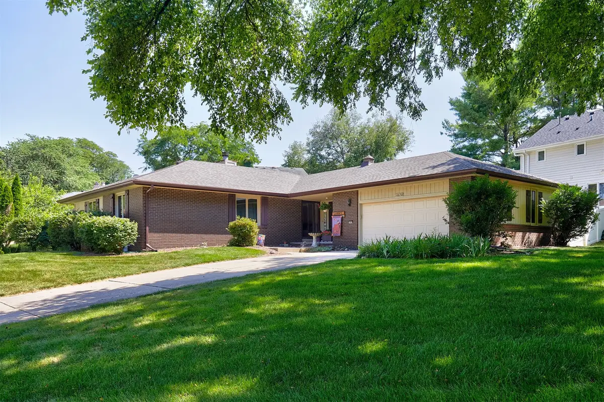 10670 Ridgeview Drive, Clive, IA 50325 - #1