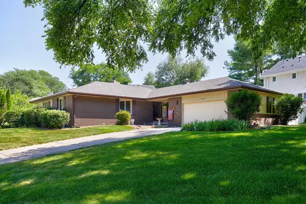 10670 Ridgeview Drive, Clive, IA 50325