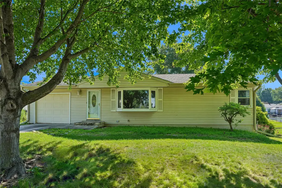 8041 Crestview Drive, Des Moines, IA 50320 - #2