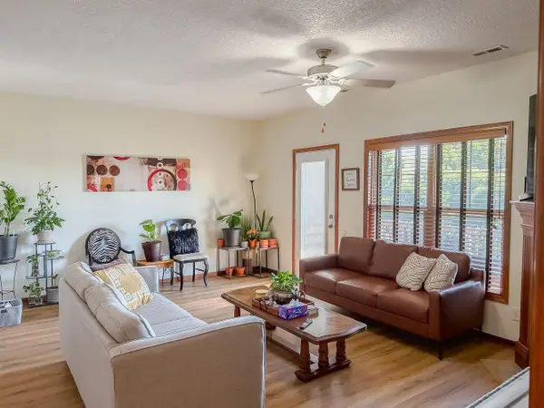 2702 NE Oak Drive #2, Ankeny, IA 50021