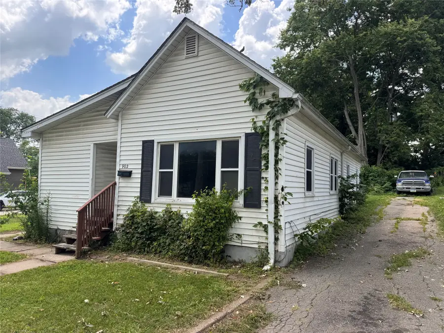 902 24th Street, Des Moines, IA 50312 - #2