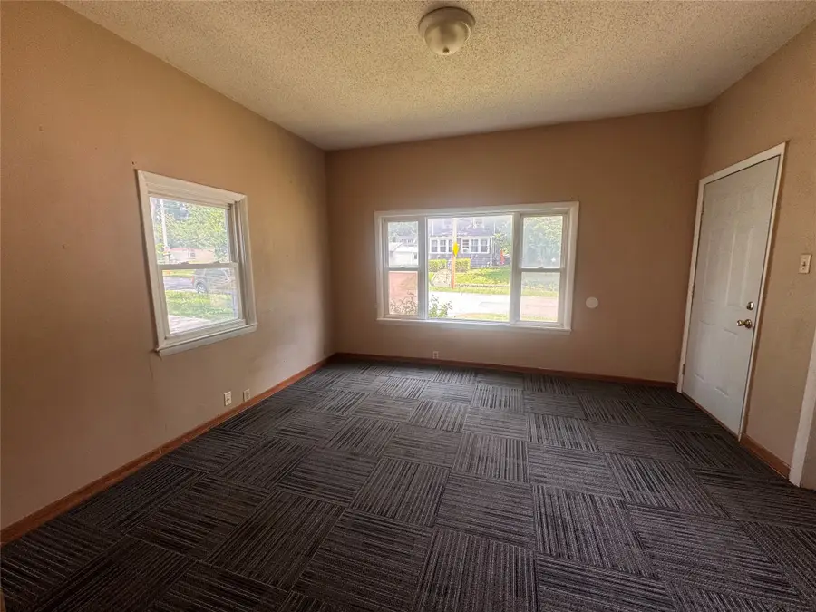 902 24th Street, Des Moines, IA 50312 - #3