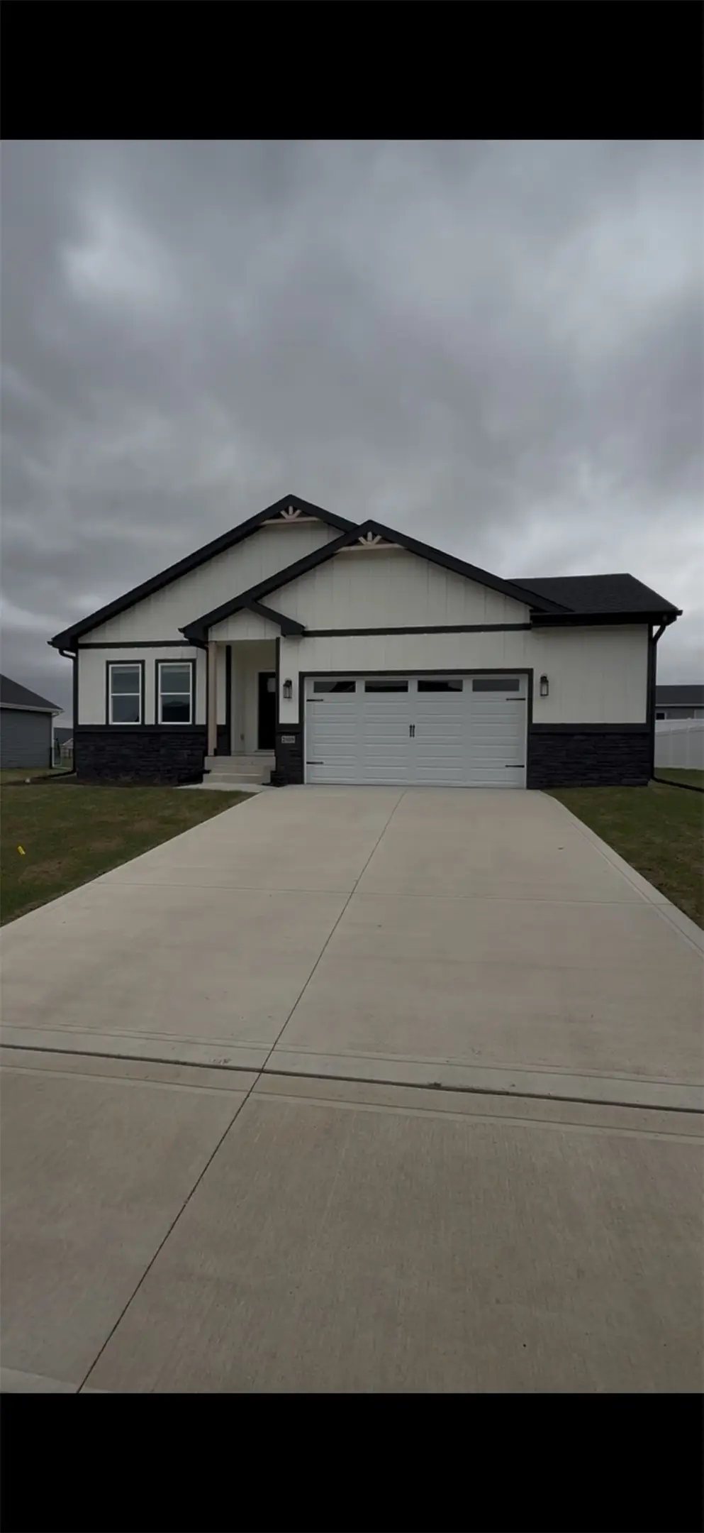 2509 N 8th Avenue E, Newton, IA 50208 - #1