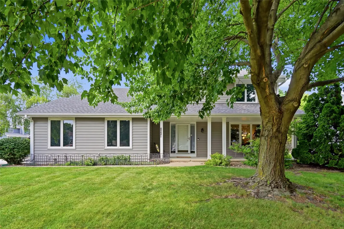 8221 Oakwood Drive, Urbandale, IA 50322 - #1