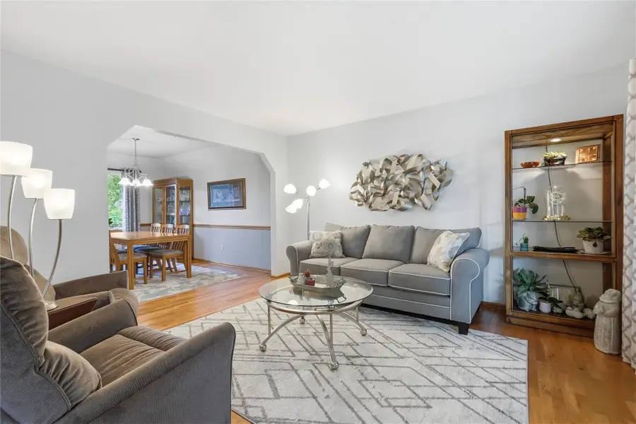 8221 Oakwood Drive, Urbandale, IA 50322 - #2