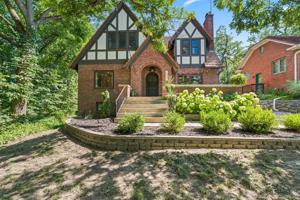 2602 Lincoln Avenue, Des Moines, IA 50310 - #1