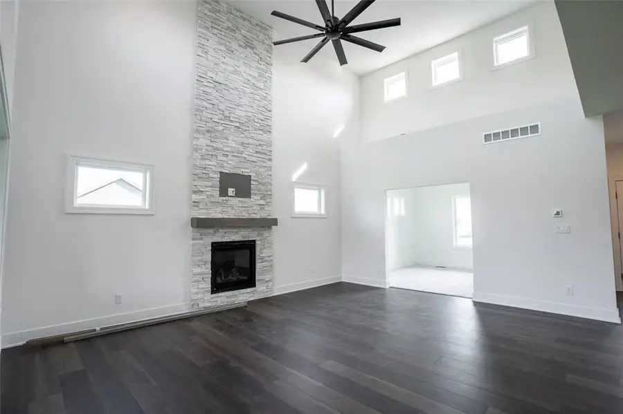537 SE Walnut Woods Drive, West Des Moines, IA 50265 - #3
