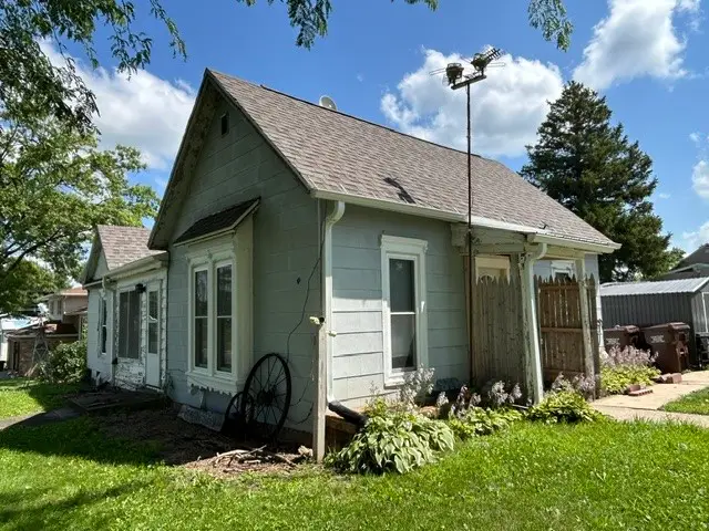 607 S Elm Street, Toledo, IA 52342 - #2