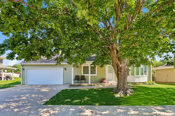 1405 W Grandview Drive, Knoxville, IA 50138