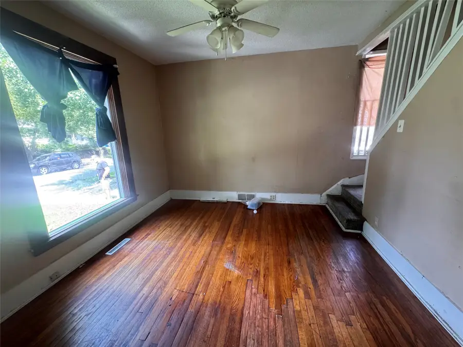 3923 8th Street, Des Moines, IA 50313 - #2