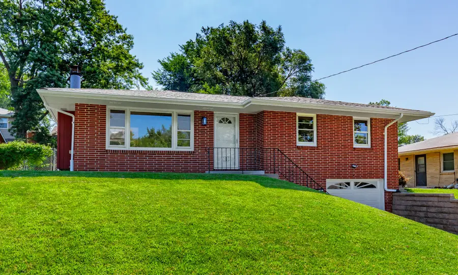 3205 Fairlane Drive, Des Moines, IA 50315 - #3