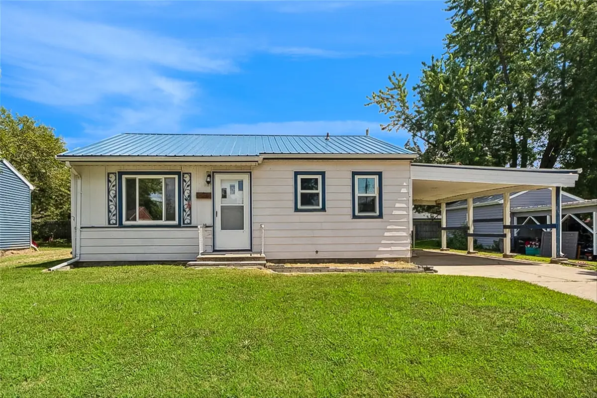 300 E 17th Street N, Newton, IA 50208 - #1