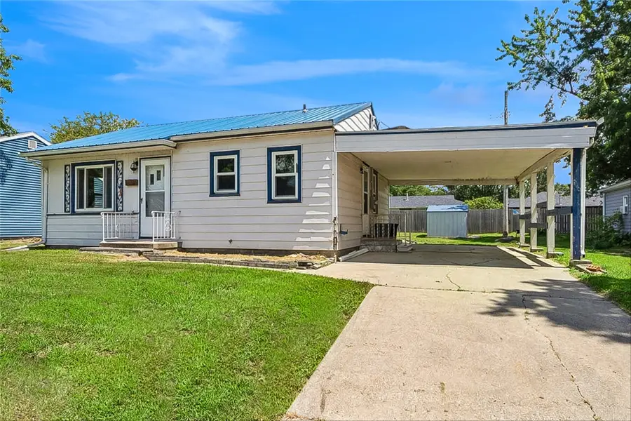 300 E 17th Street N, Newton, IA 50208 - #2