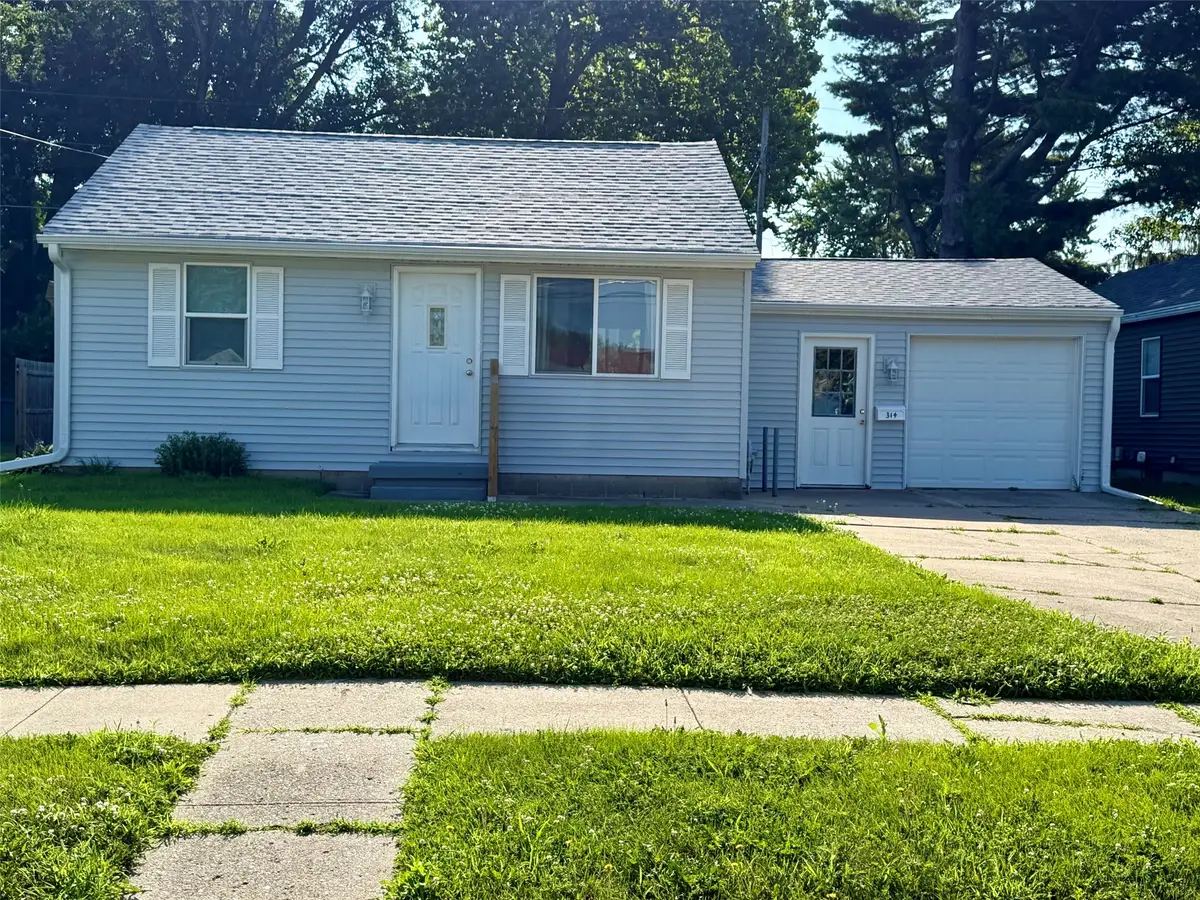 314 E 19th Street S, Newton, IA 50208 - #1