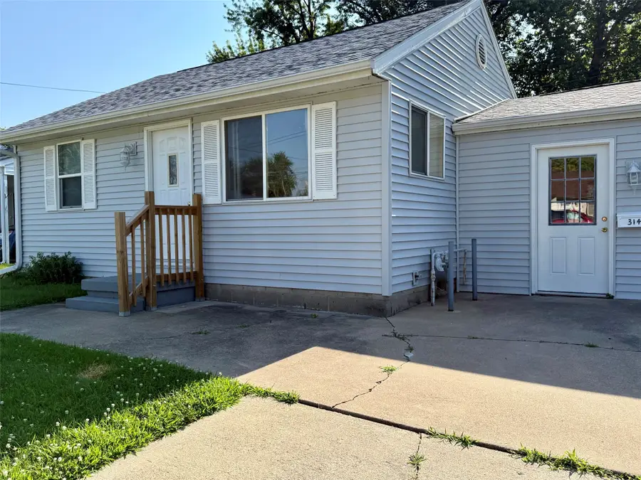 314 E 19th Street S, Newton, IA 50208 - #2