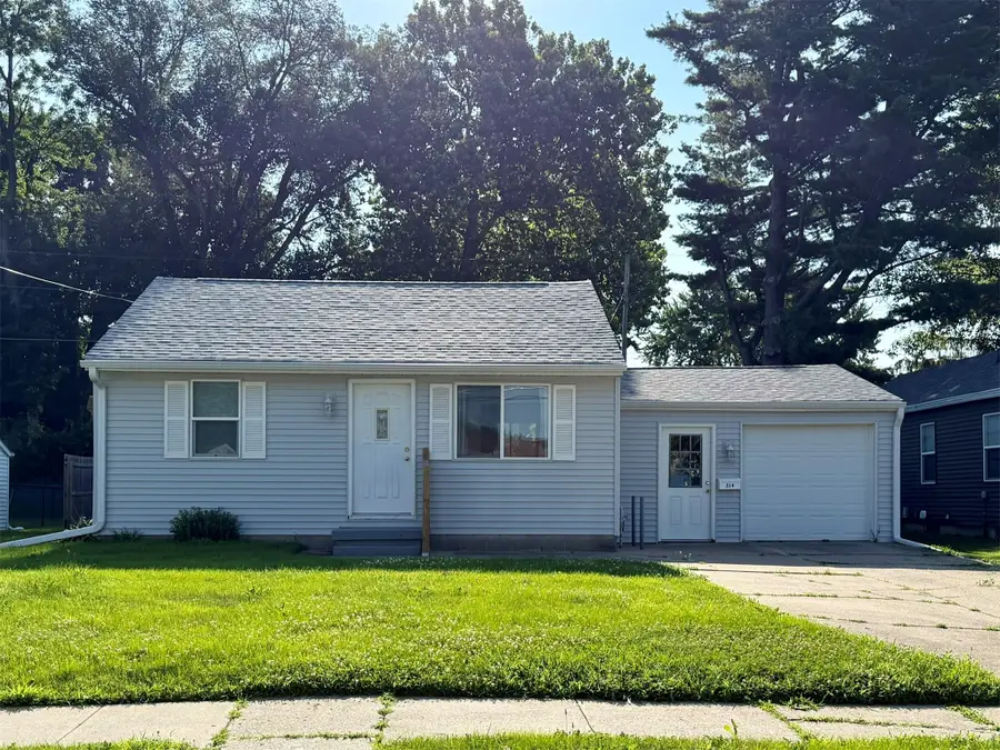 314 E 19th Street S, Newton, IA 50208 - #3