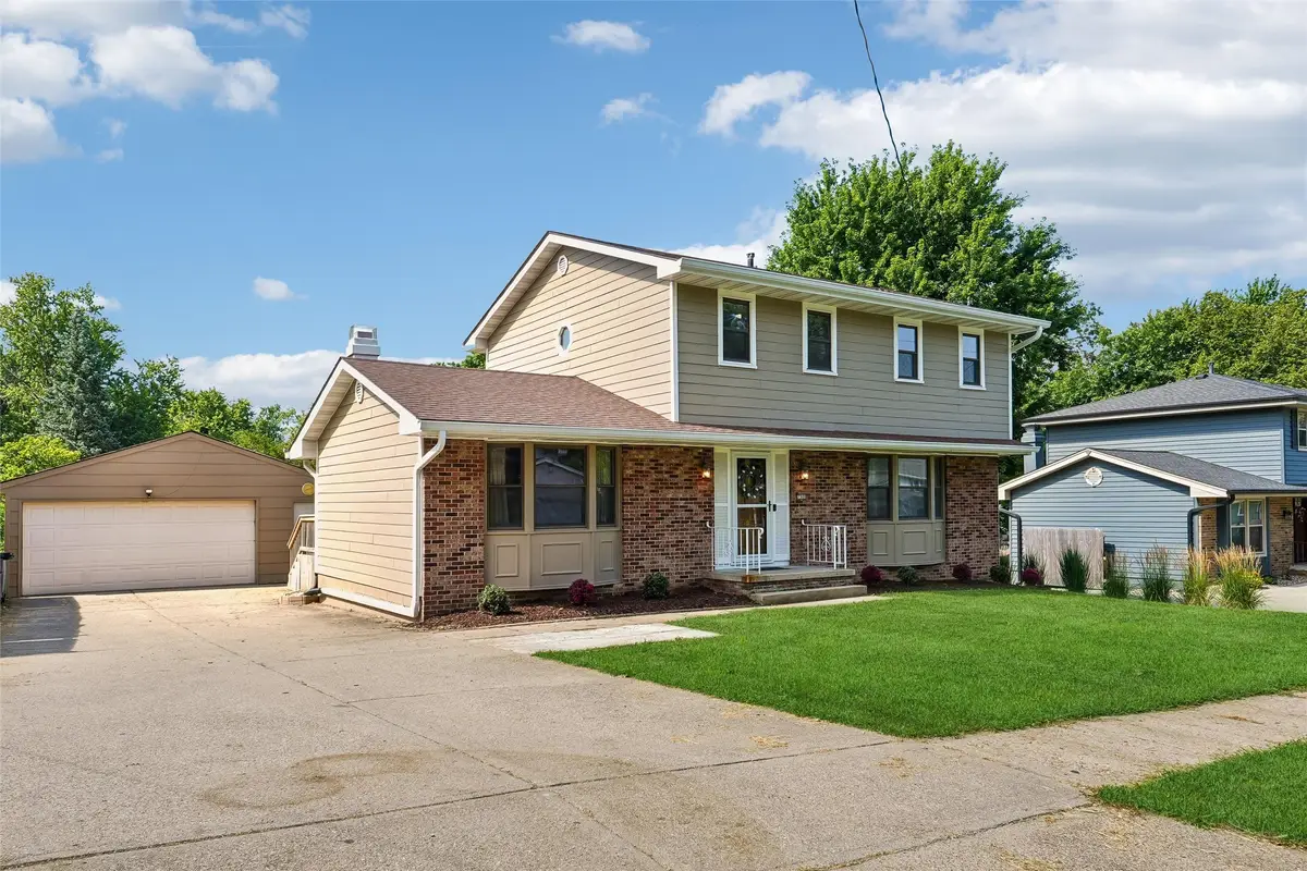 7300 Prairie Avenue, Urbandale, IA 50322 - #1