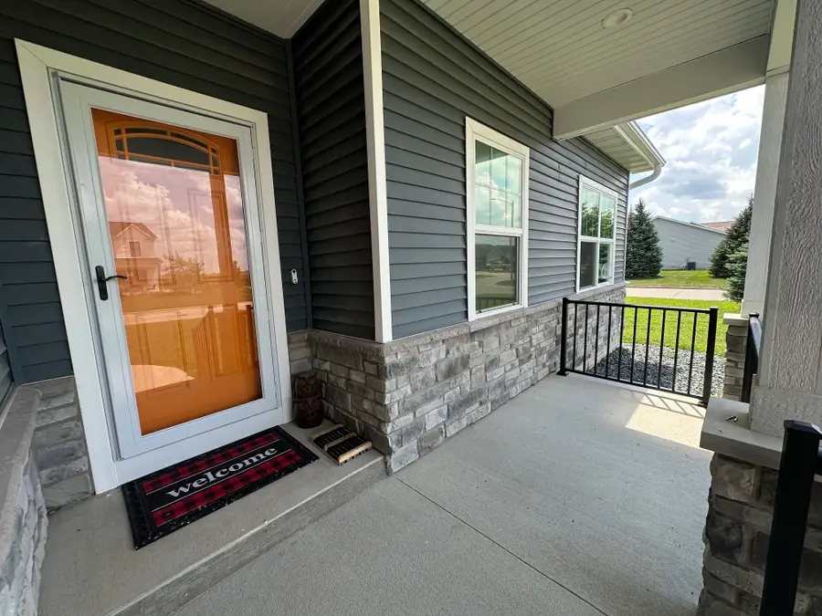 703 N 10th Avenue, Winterset, IA 50273 - #2