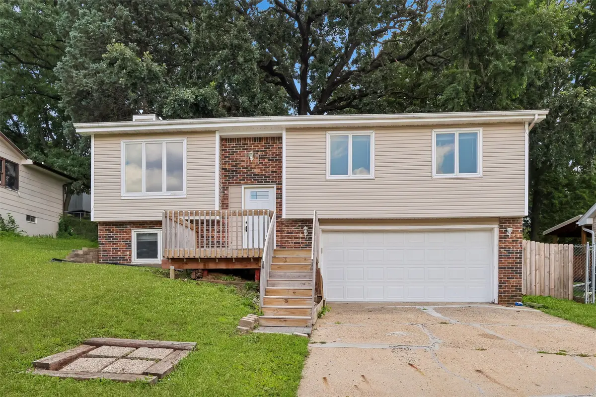 817 E Hackley Avenue, Des Moines, IA 50315 - #1