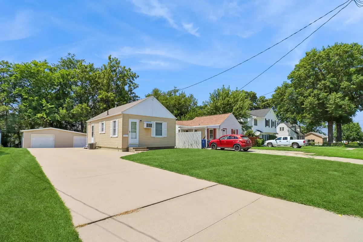 4032 56th Street, Des Moines, IA 50310 - #1