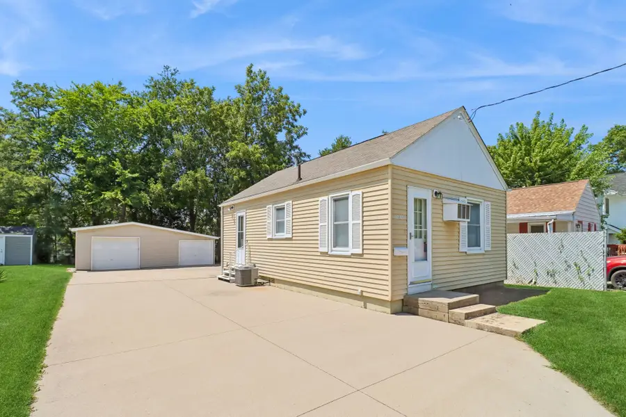 4032 56th Street, Des Moines, IA 50310 - #2