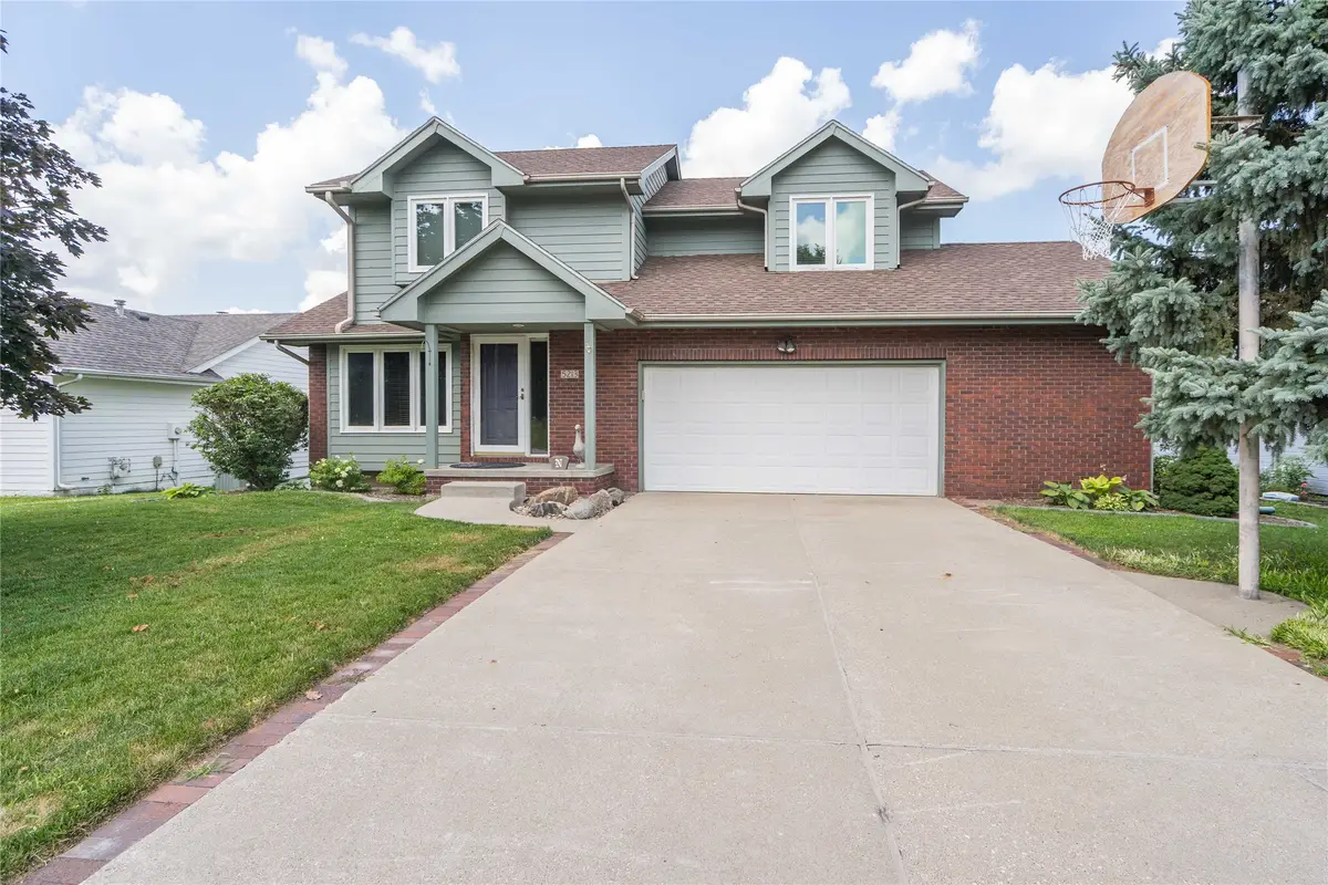 5213 Wakonda Drive, Norwalk, IA 50211 - #1