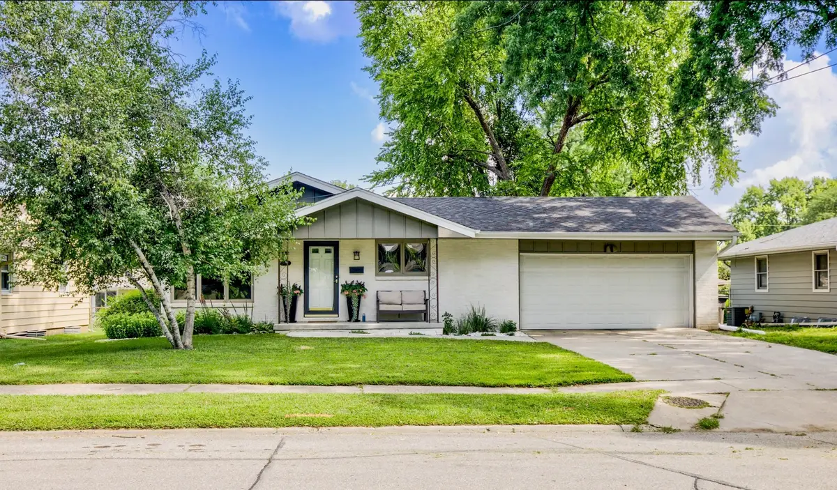 3937 Aurora Avenue, Des Moines, IA 50310 - #1