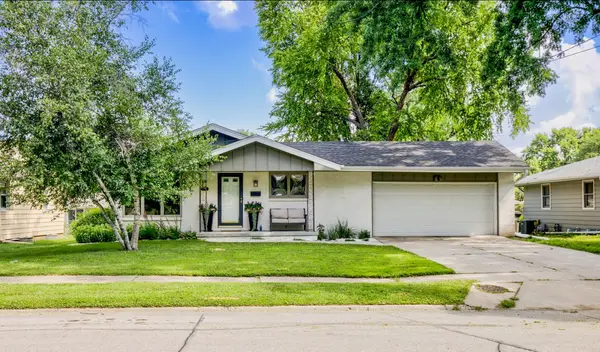3937 Aurora Avenue, Des Moines, IA 50310