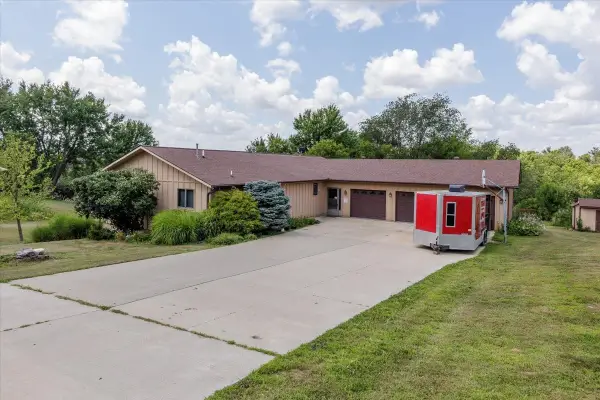 812 Lakeview Drive, Osceola, IA 50213