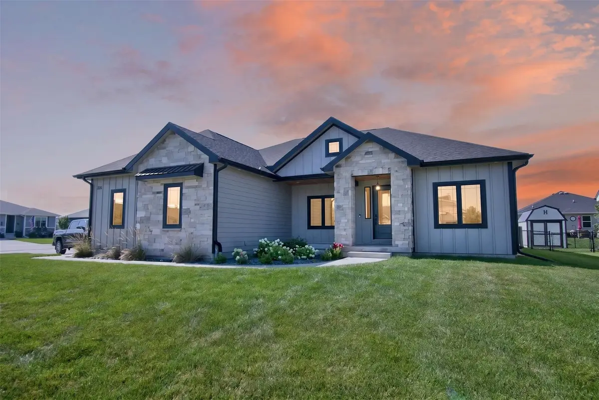 324 31st Street Se, Altoona, IA 50009 - #1
