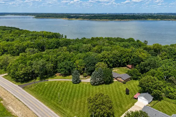 9929 NW Beaver Drive, Johnston, IA 50131