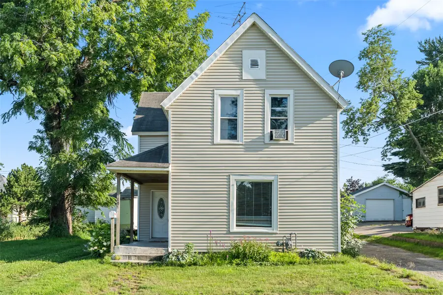 107 Riverside Street, Marshalltown, IA 50158 - #2