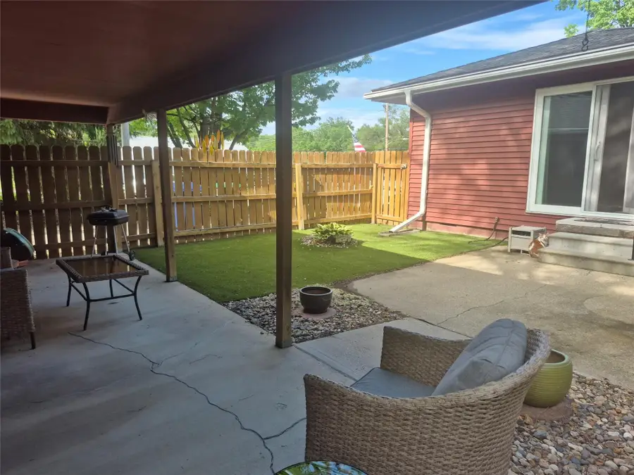 435 E Leach Avenue, Des Moines, IA 50315 - #3