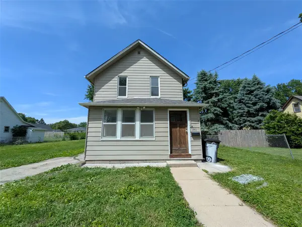 240 E Dunham Avenue, Des Moines, IA 50315