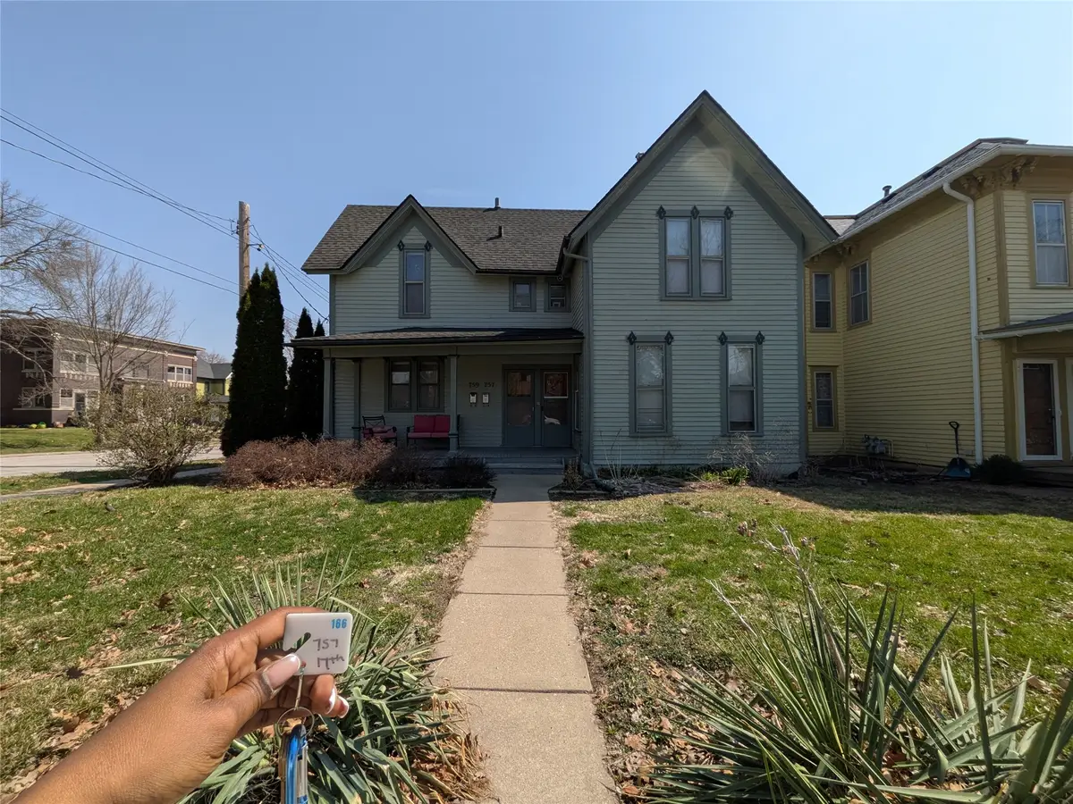 757 17th Street, Des Moines, IA 50314 - #1