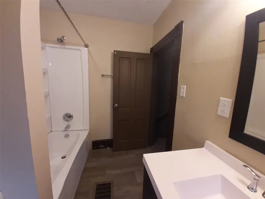 757 17th Street, Des Moines, IA 50314 - #2