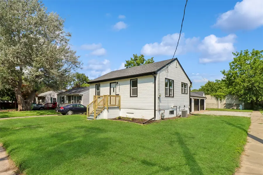 1601 E 21st Street, Des Moines, IA 50317 - #2