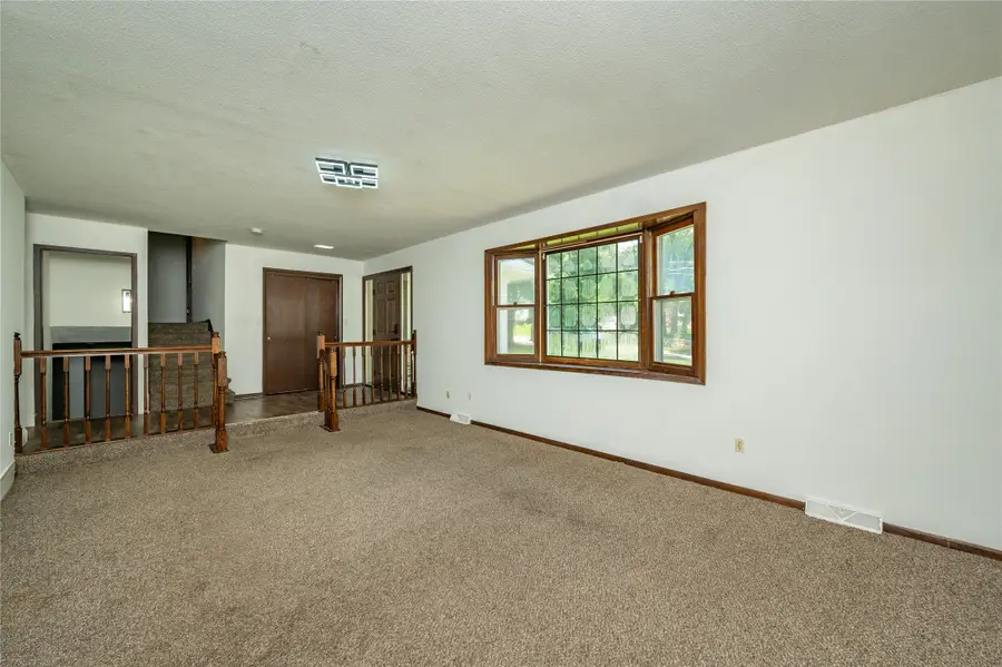 1525 E Virginia Avenue, Des Moines, IA 50320 - #3