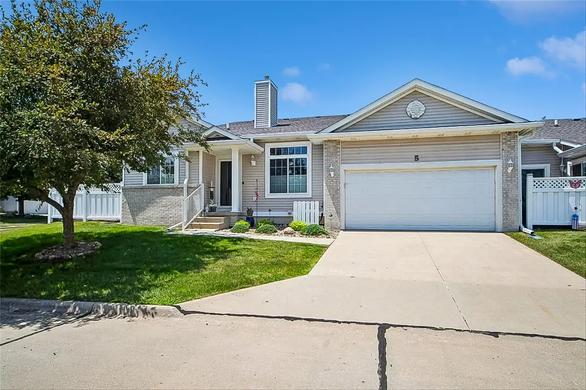 2300 E Luster Lane #5, Des Moines, IA 50320 - #1