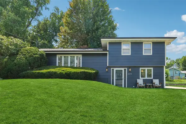 2074 NW 80th Court, Clive, IA 50325