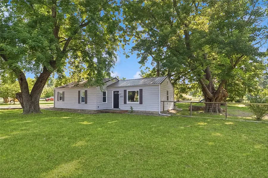 4571 E 38th Street, Des Moines, IA 50317 - #2
