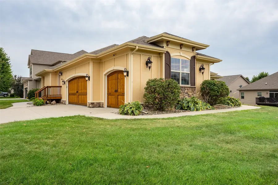 2202 Hearthstone Circle Sw, Altoona, IA 50009 - #3