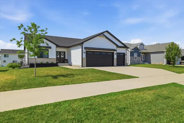 3411 NW Reinhart Drive, Ankeny, IA 50023