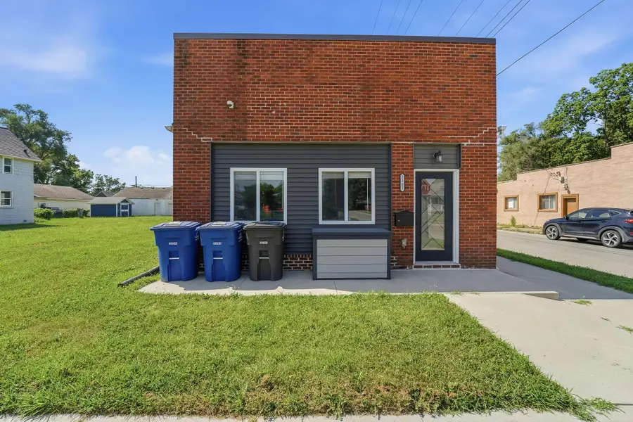 2301 E Grand Avenue, Des Moines, IA 50317 - #2