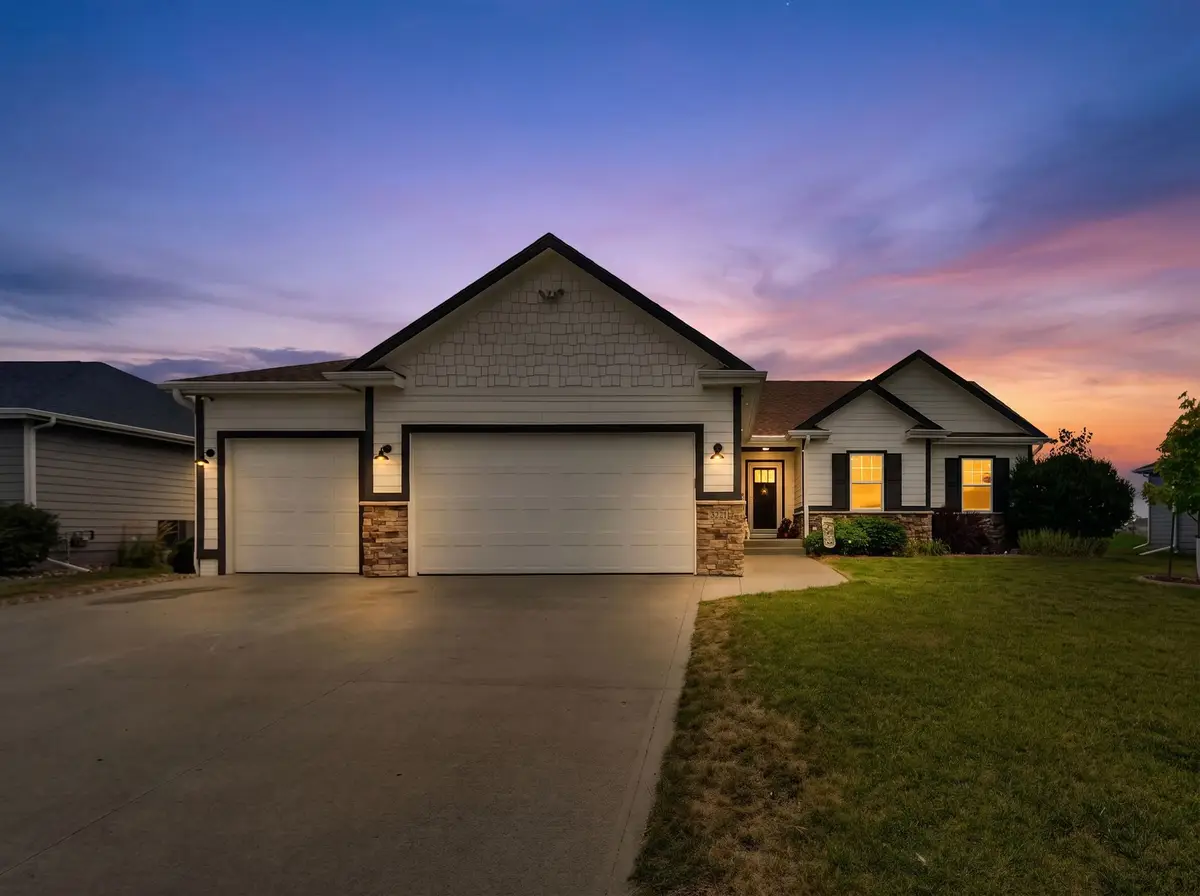 3221 4th Avenue Se, Altoona, IA 50009 - #1
